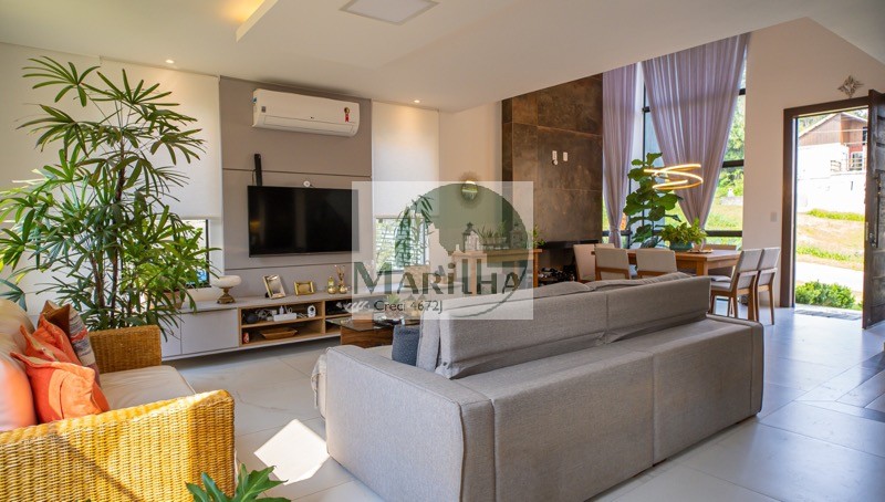Casa de Condomínio à venda com 4 quartos, 235m² - Foto 2