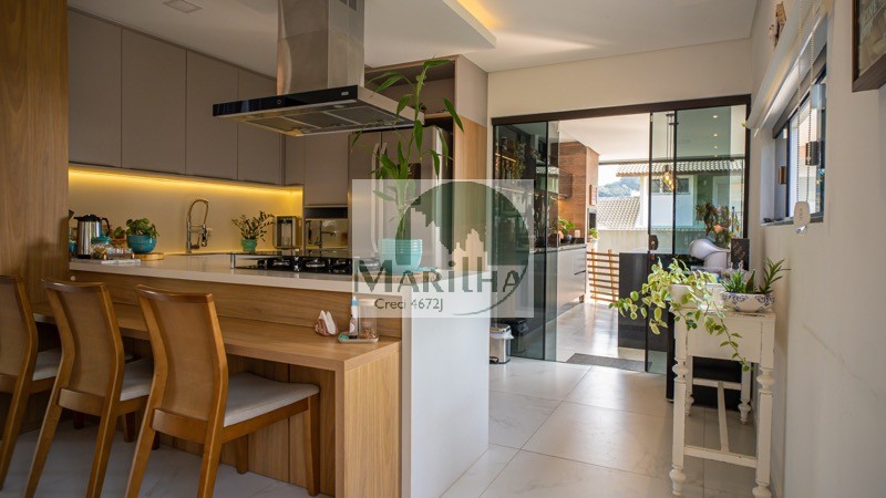 Casa de Condomínio à venda com 4 quartos, 235m² - Foto 4