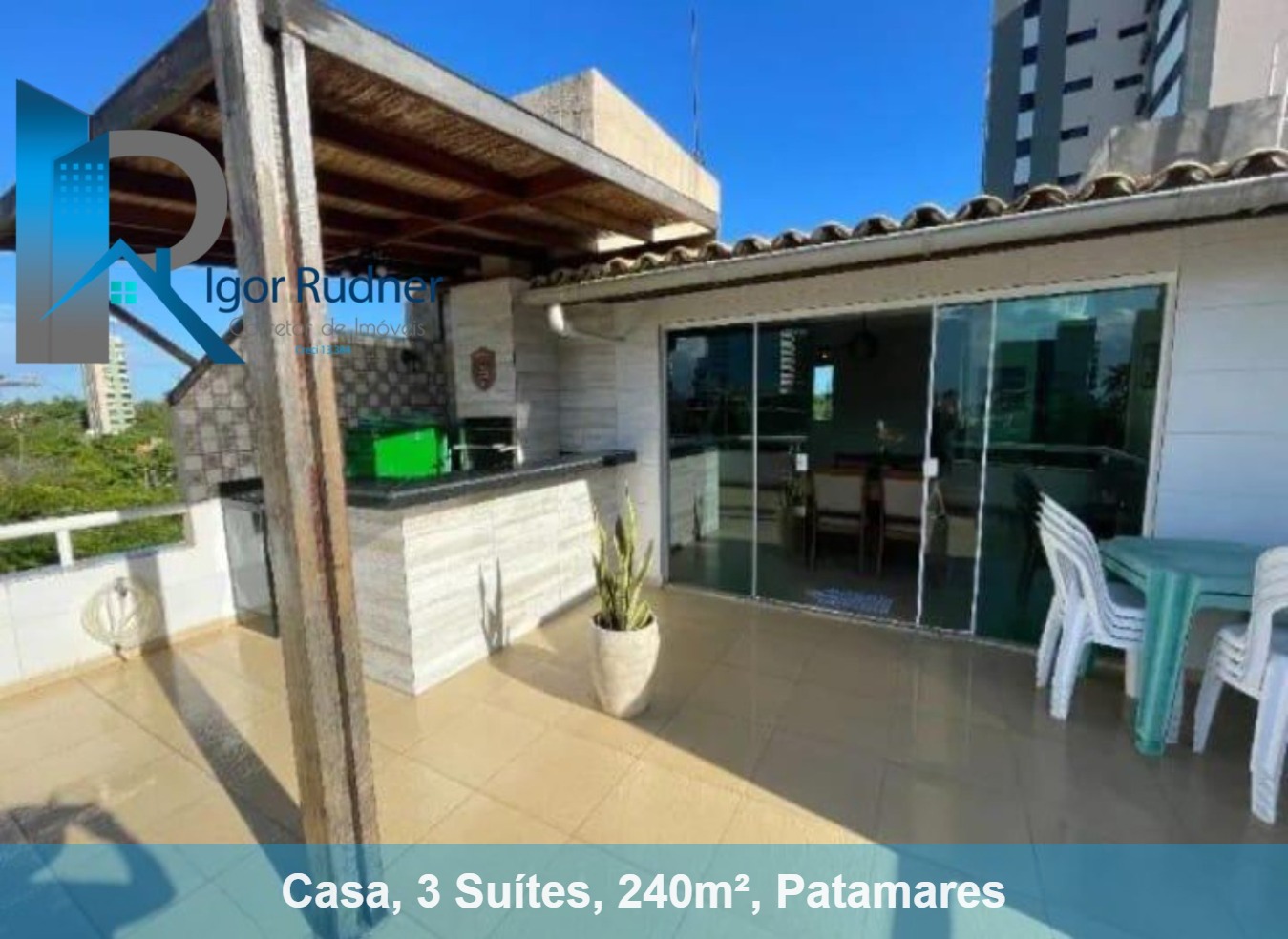 Casa de Condomínio à venda com 3 quartos, 240m² - Foto 1