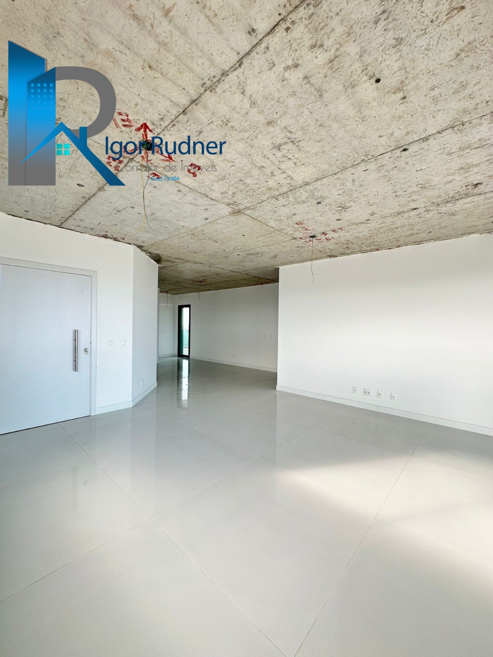 Apartamento à venda com 3 quartos, 212m² - Foto 11