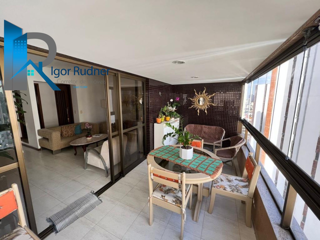 Apartamento à venda com 3 quartos, 158m² - Foto 2