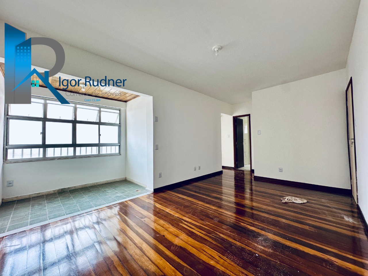 Apartamento à venda com 2 quartos, 70m² - Foto 2