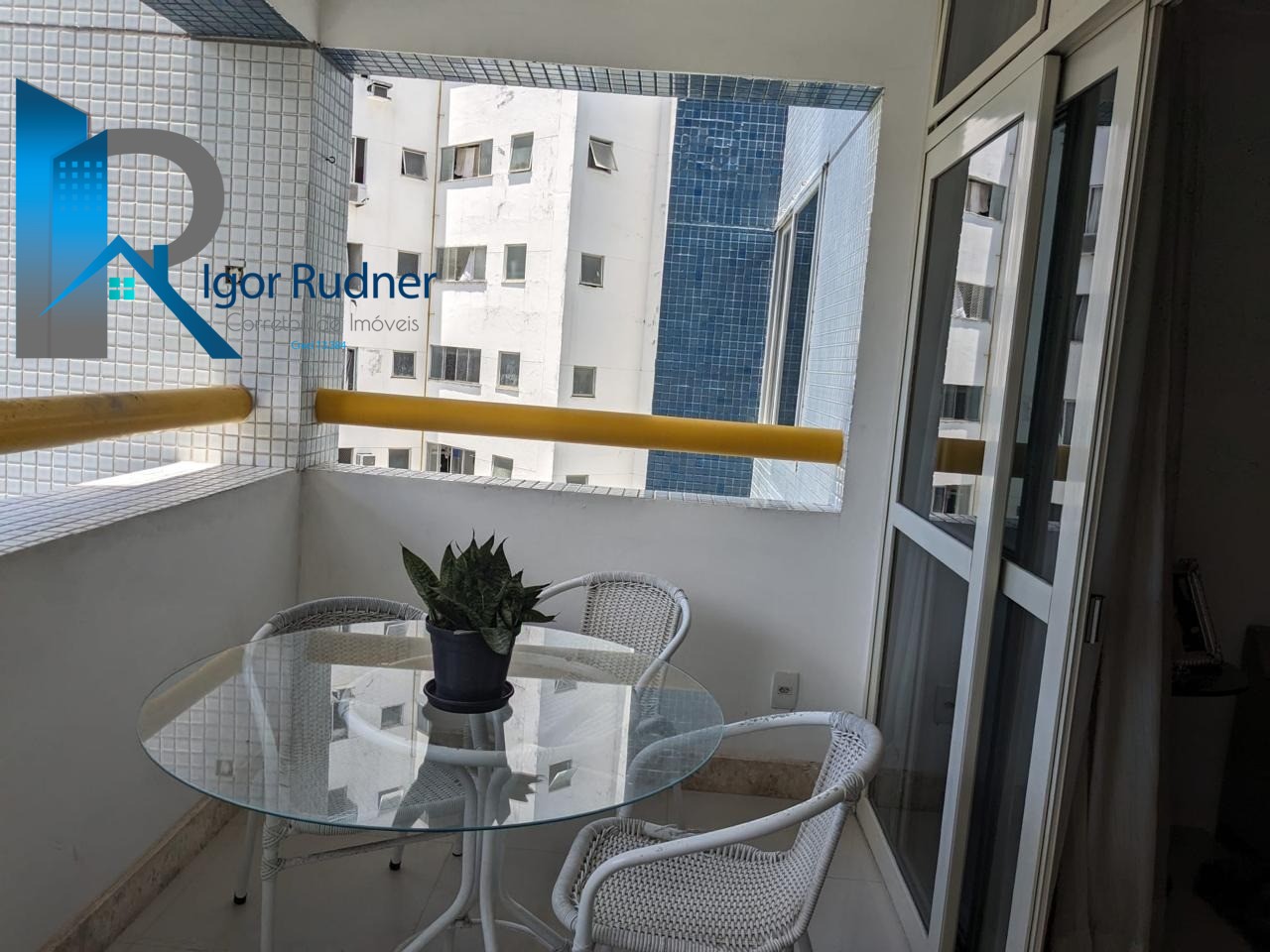 Apartamento à venda com 4 quartos, 201m² - Foto 2