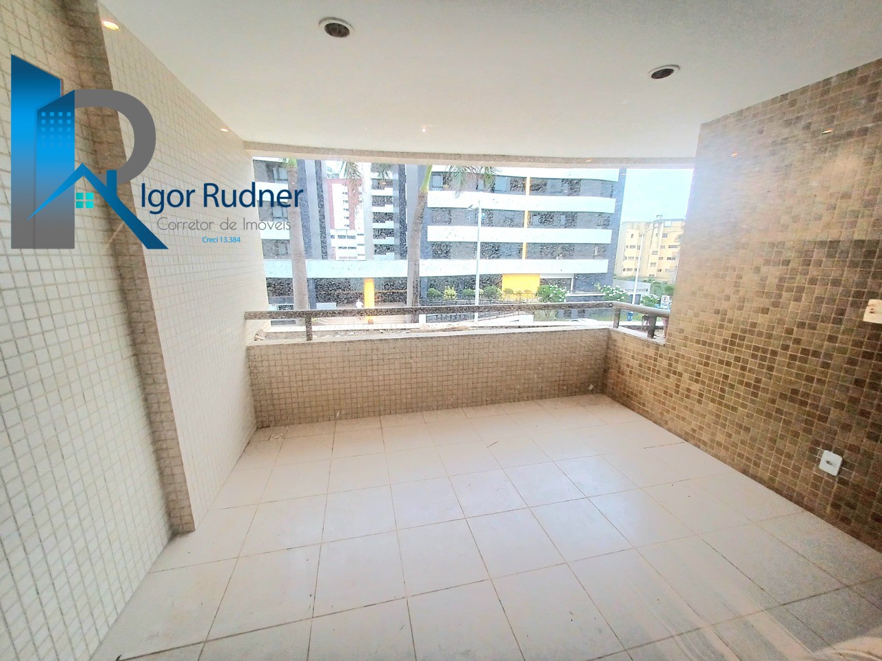 Apartamento à venda com 3 quartos, 123m² - Foto 2