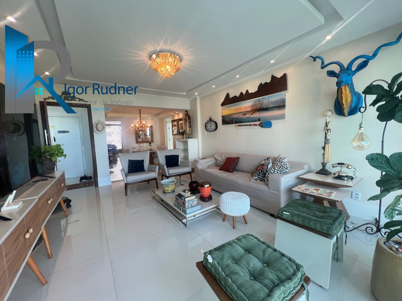 Apartamento à venda com 3 quartos, 135m² - Foto 2