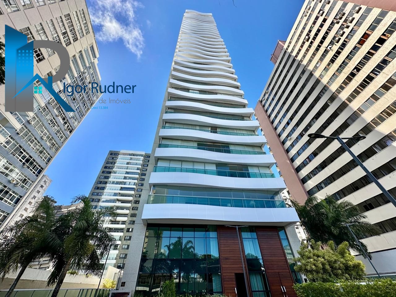 Apartamento à venda com 4 quartos, 261m² - Foto 1