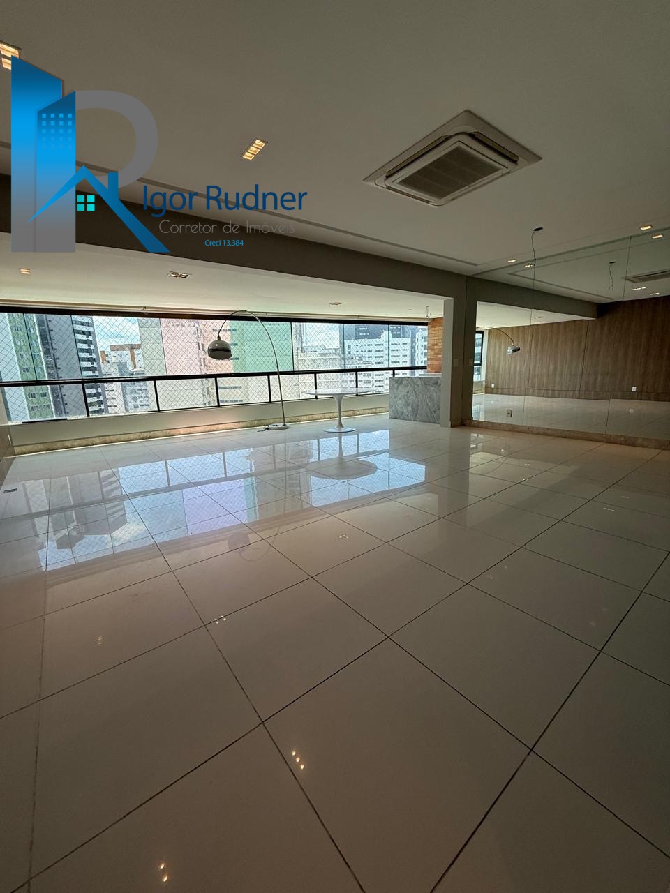 Apartamento à venda com 4 quartos, 185m² - Foto 2