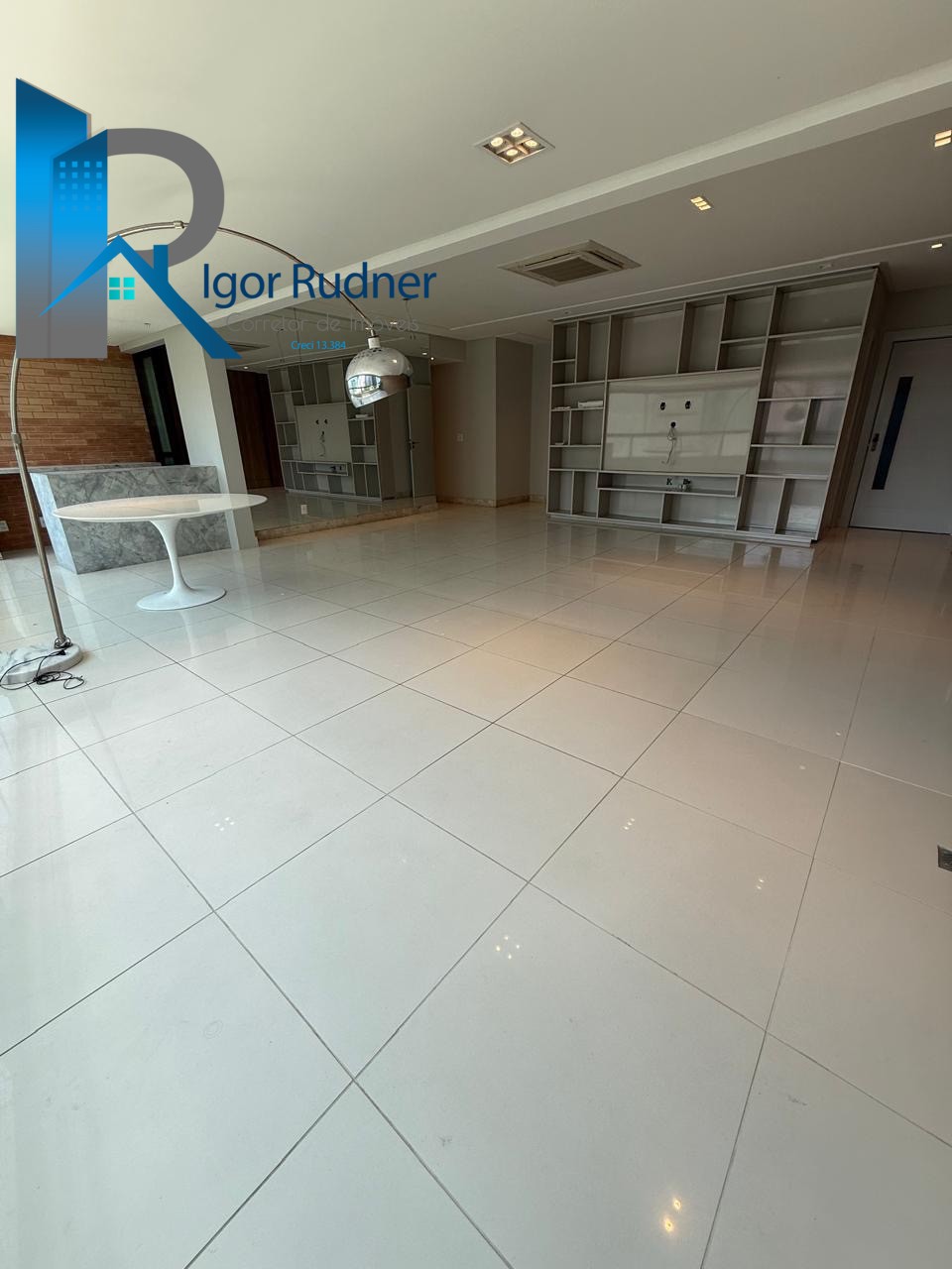 Apartamento à venda com 4 quartos, 185m² - Foto 4