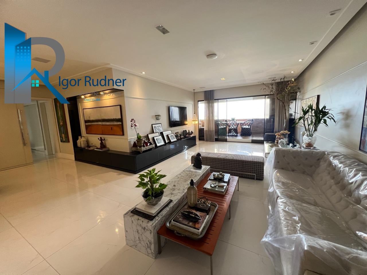 Apartamento, 3 quartos, 267 m² - Foto 1