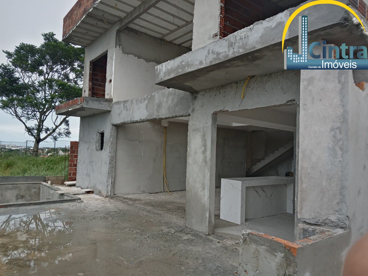 Casa de Condomínio à venda com 4 quartos, 300m² - Foto 2