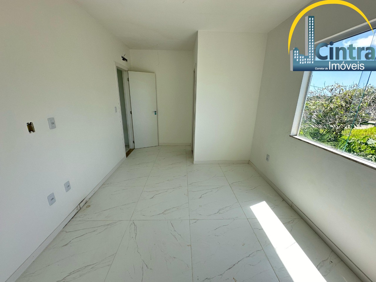 Casa de Condomínio à venda com 4 quartos, 300m² - Foto 3