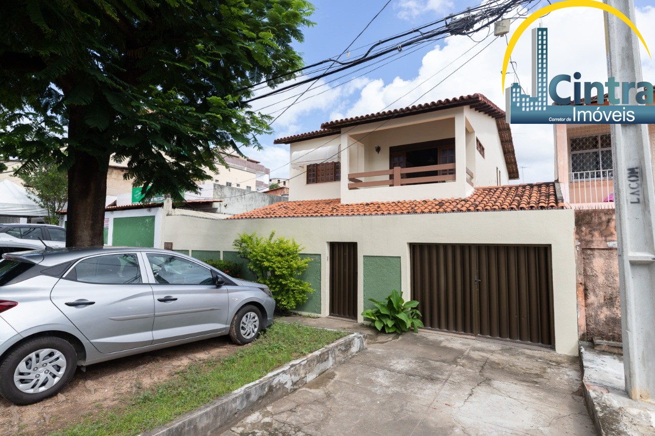 Casa à venda com 5 quartos, 300m² - Foto 1