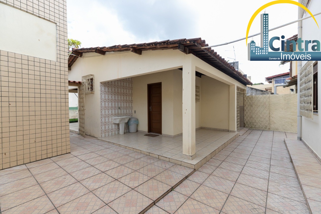 Casa à venda com 5 quartos, 300m² - Foto 4