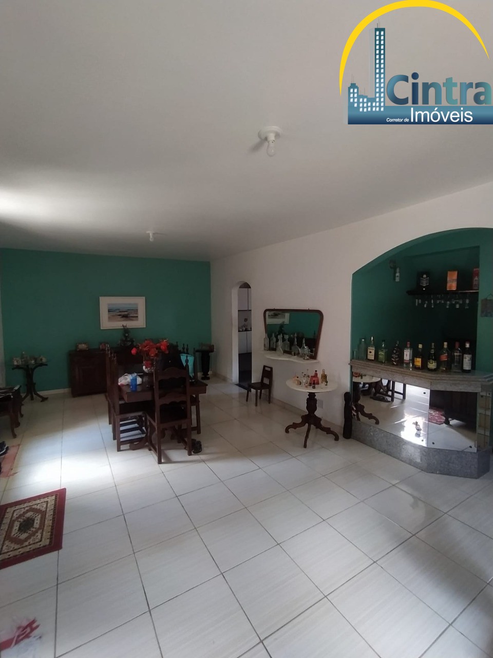 Casa à venda com 3 quartos, 196m² - Foto 1