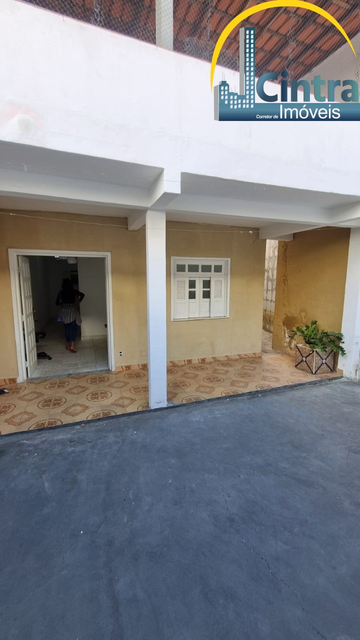 Casa à venda com 2 quartos, 140m² - Foto 1