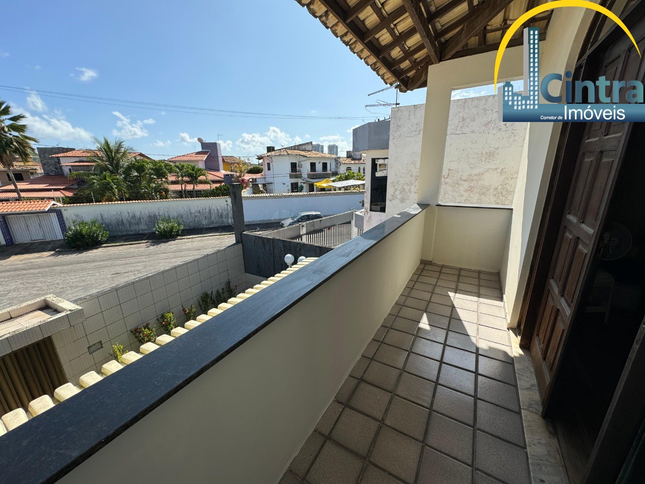 Casa à venda com 4 quartos, 220m² - Foto 2