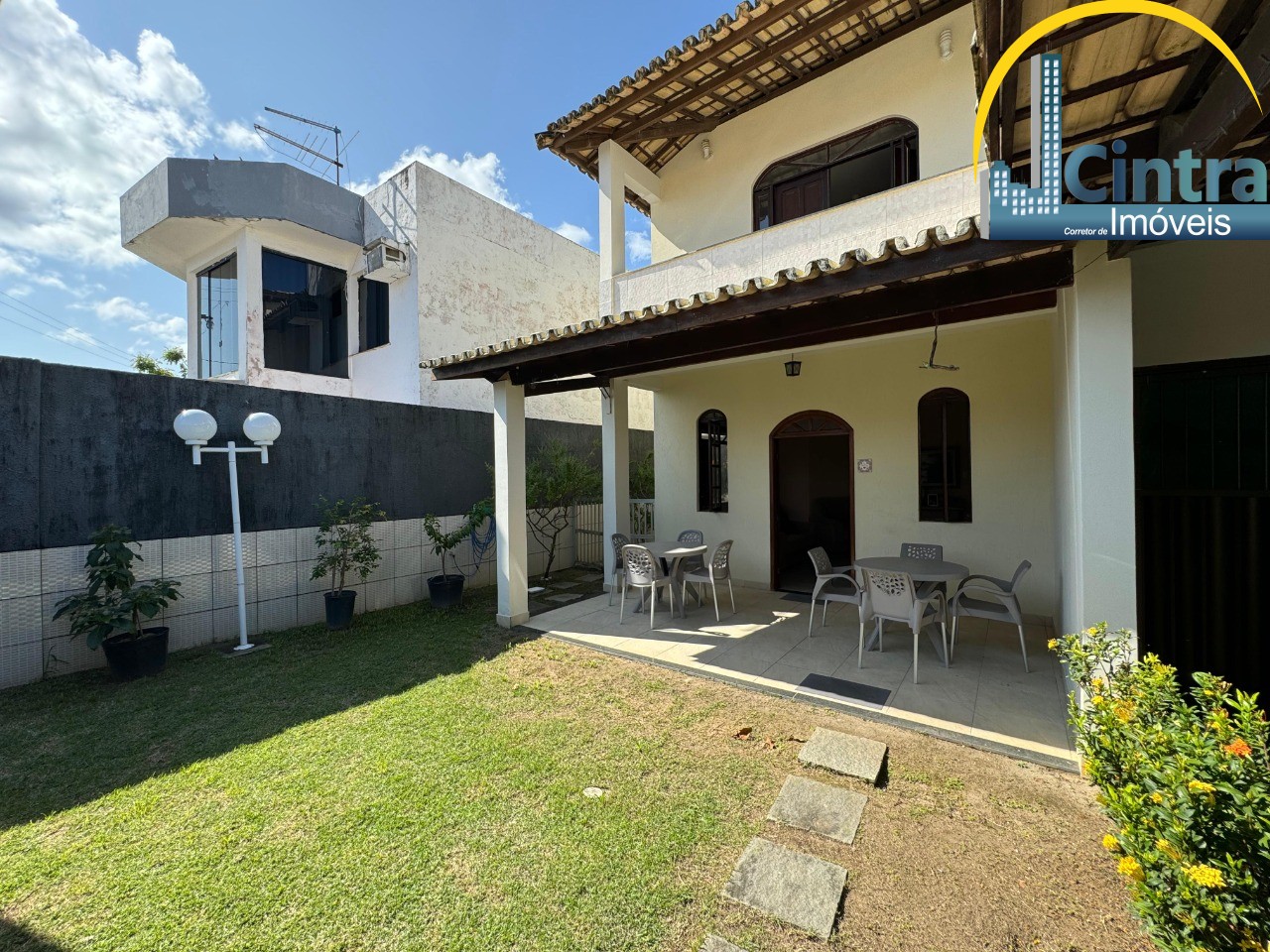 Casa à venda com 4 quartos, 220m² - Foto 1