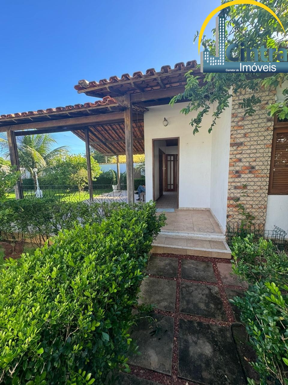 Casa à venda com 4 quartos, 250m² - Foto 1