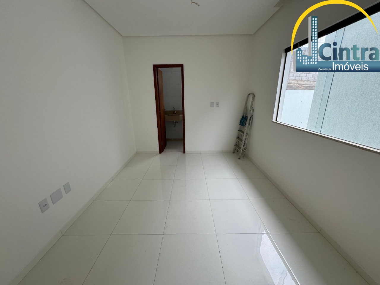 Casa de Condomínio à venda com 4 quartos, 140m² - Foto 2