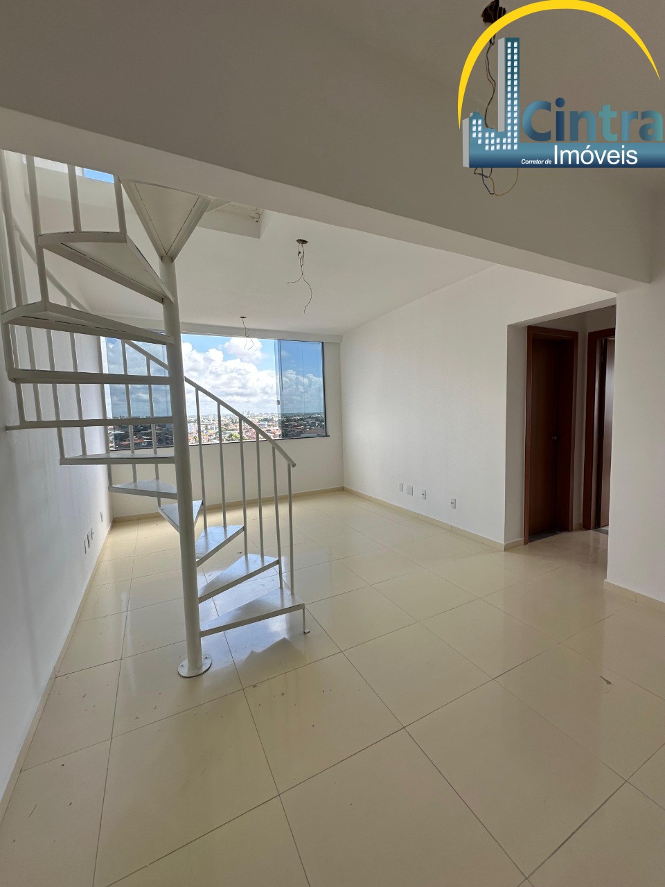 Apartamento à venda com 2 quartos, 110m² - Foto 2