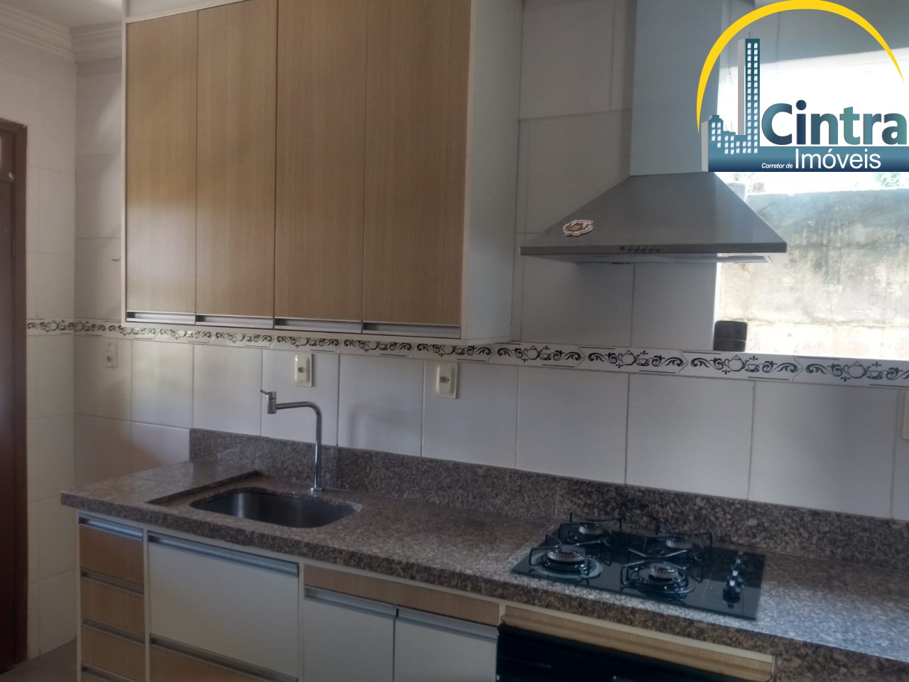 Casa de Condomínio para alugar com 3 quartos, 190m² - Foto 3