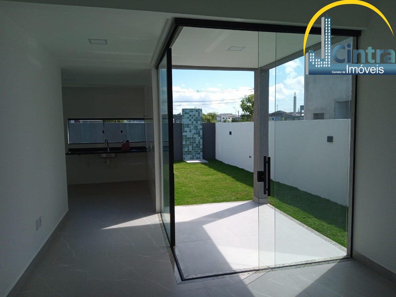 Casa de Condomínio à venda com 3 quartos, 275m² - Foto 2