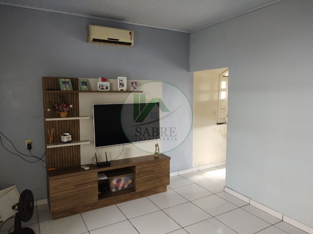 Casa à venda com 3 quartos, 83m² - Foto 1