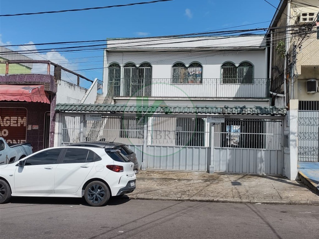 Casa à venda com 5 quartos, 250m² - Foto 2