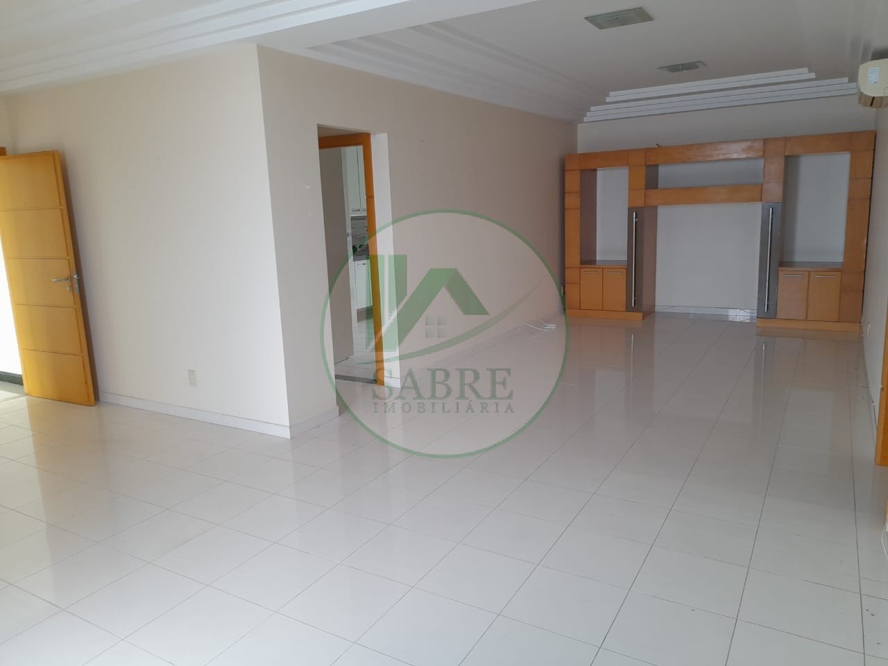 Apartamento para alugar com 3 quartos, 204m² - Foto 2