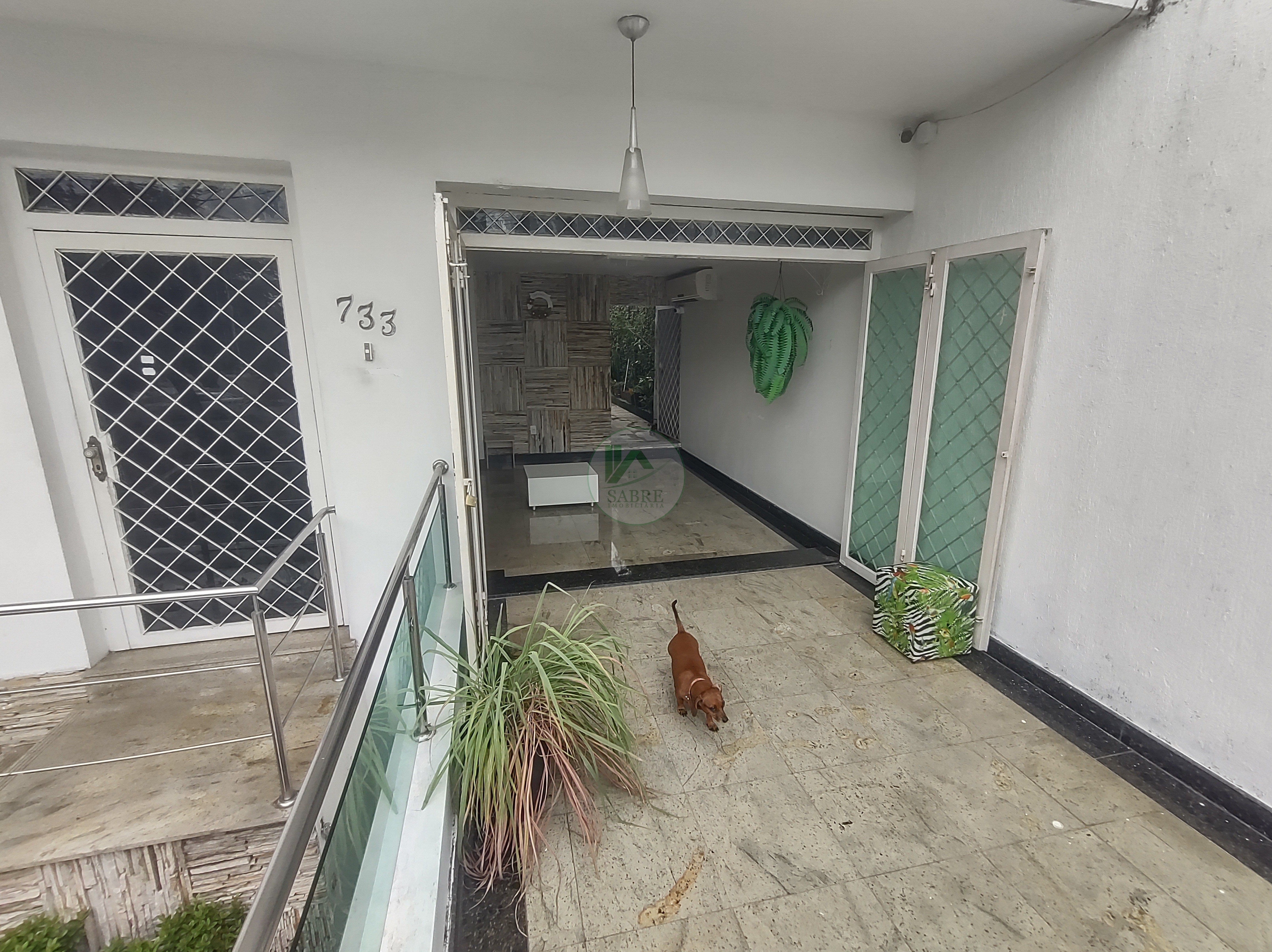 Casa para alugar com 4 quartos, 303m² - Foto 3