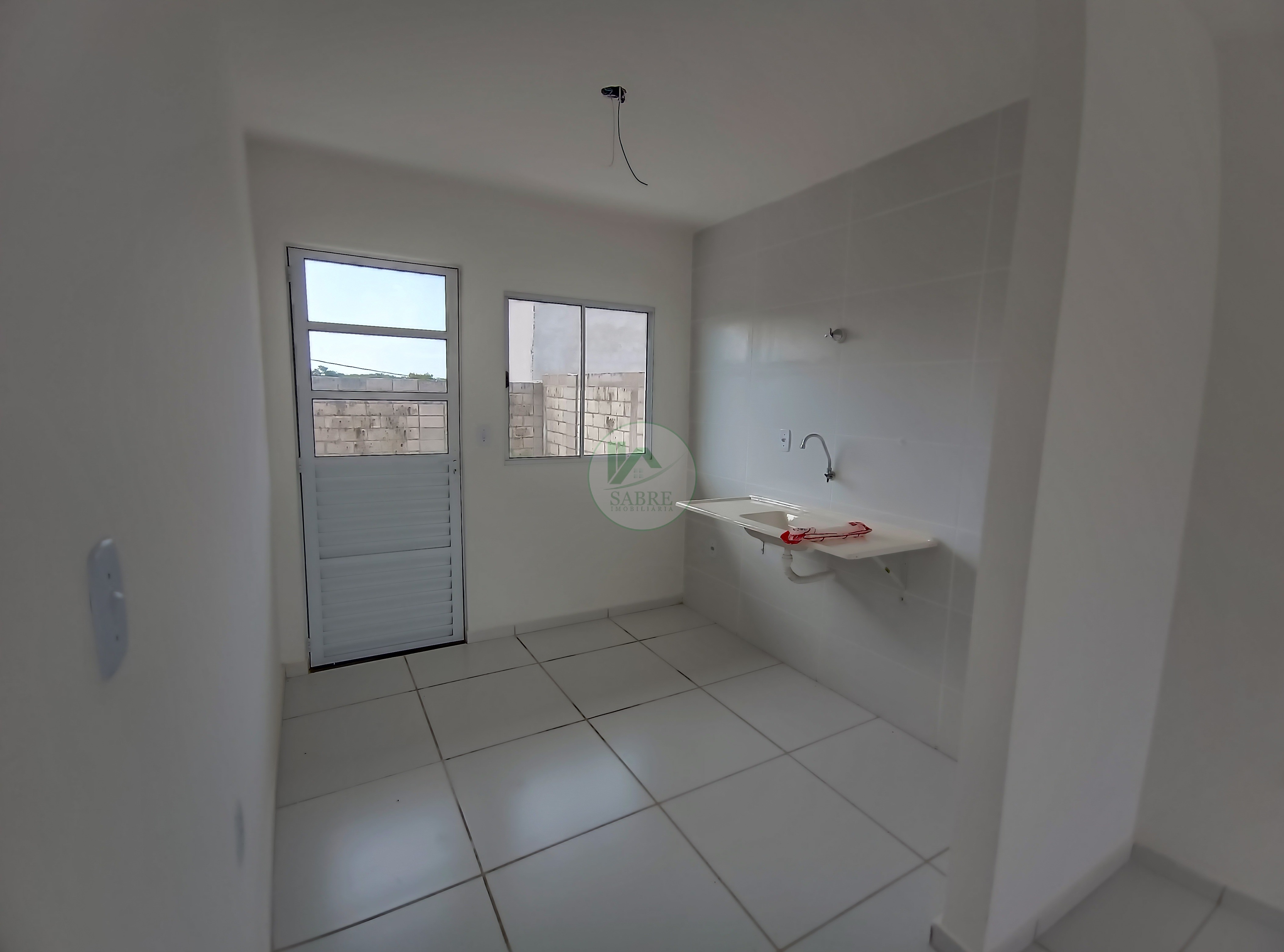 Casa à venda com 2 quartos, 60m² - Foto 4