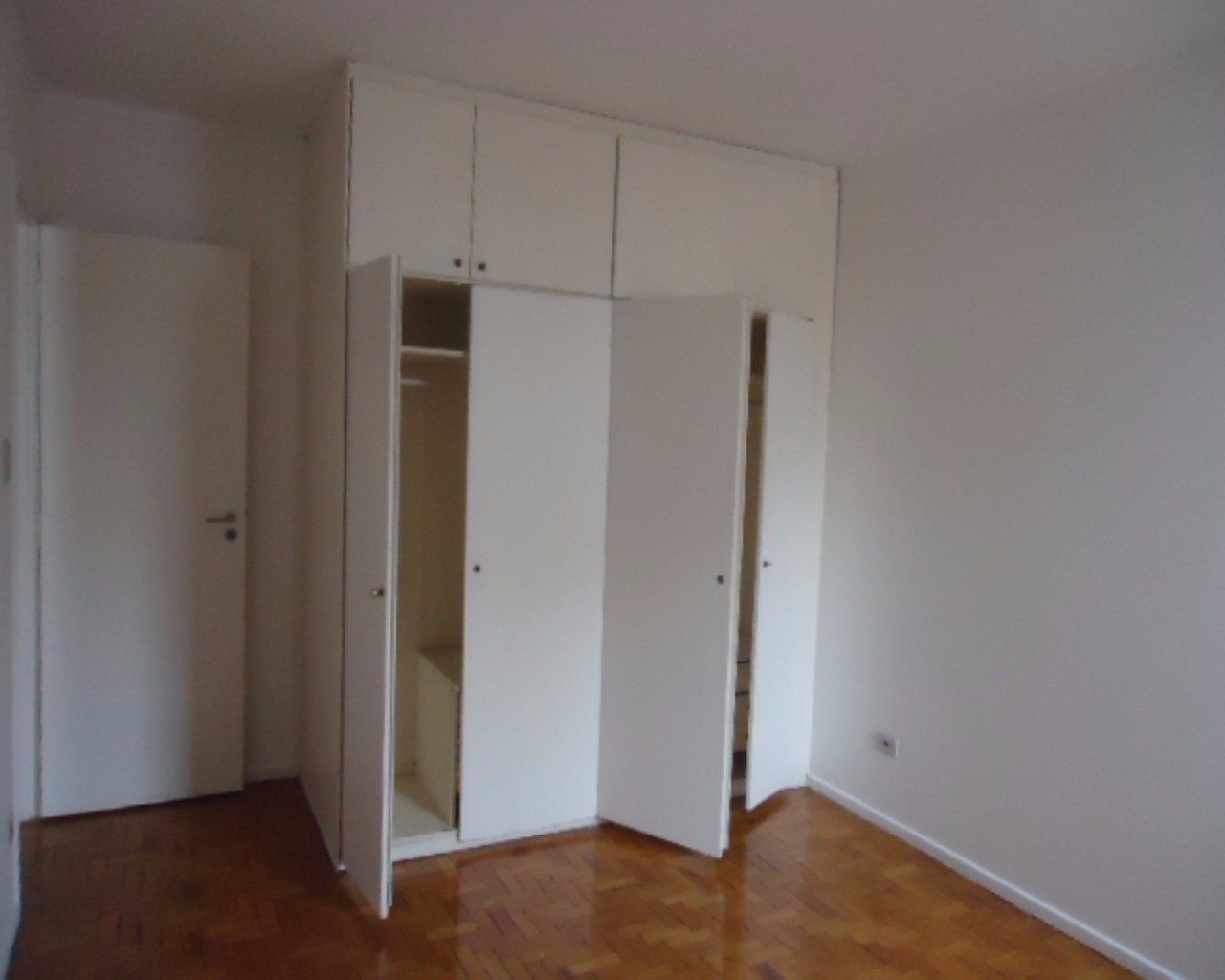 Apartamento para alugar com 3 quartos, 110m² - Foto 13