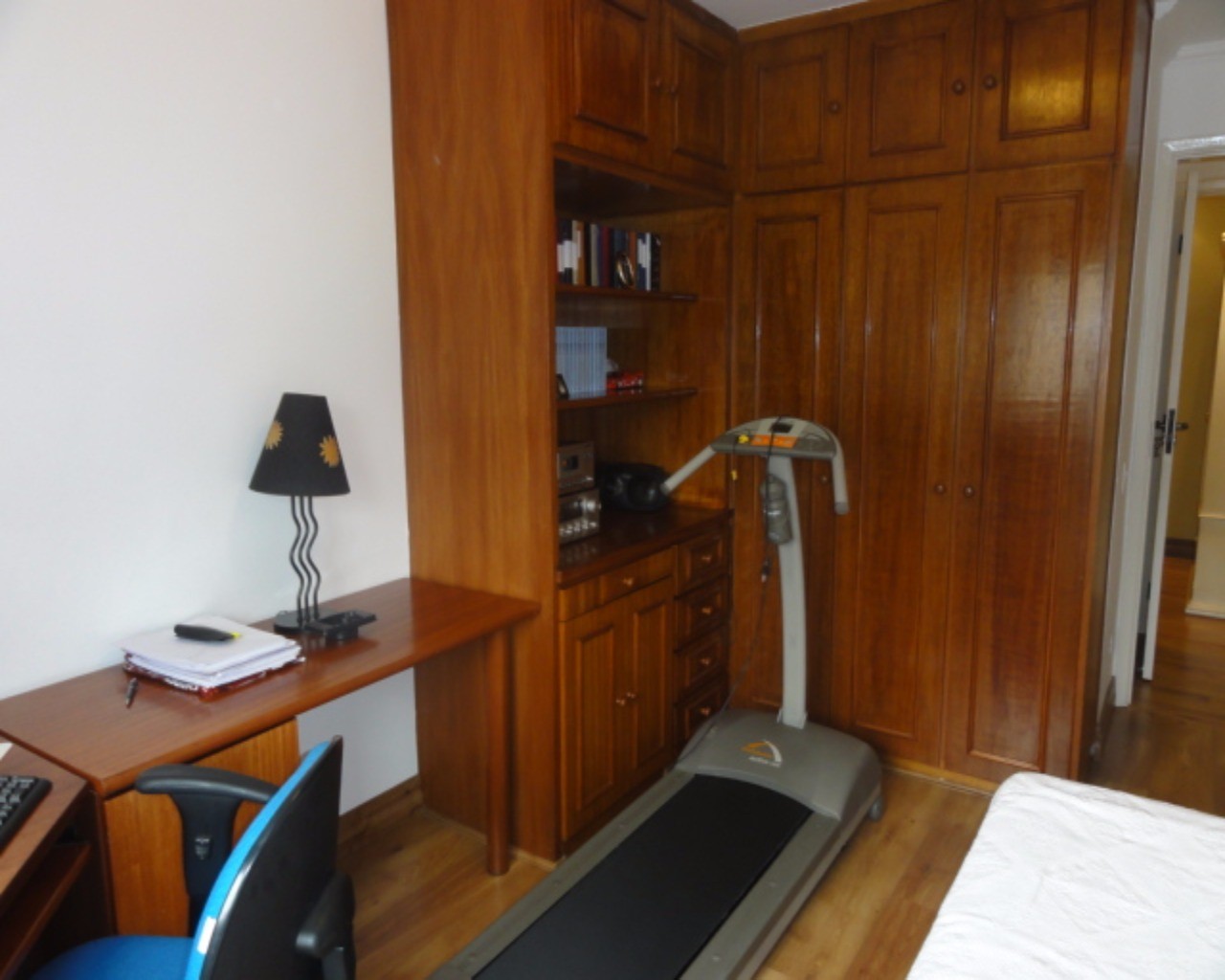 Apartamento para alugar com 3 quartos, 130m² - Foto 11