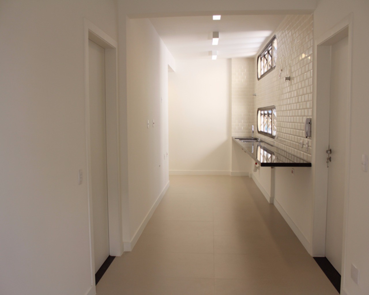 Apartamento à venda com 4 quartos, 231m² - Foto 3