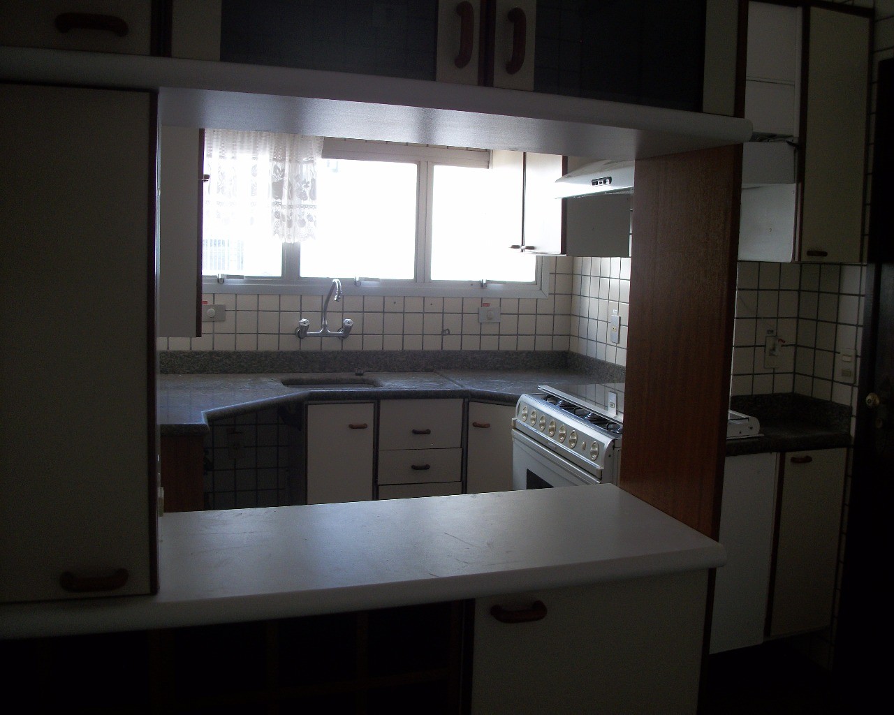 Apartamento para alugar com 3 quartos, 130m² - Foto 2