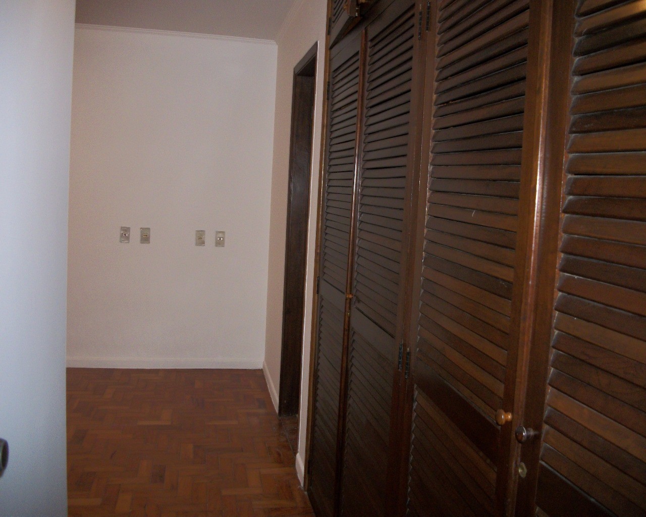 Apartamento para alugar com 3 quartos, 130m² - Foto 14