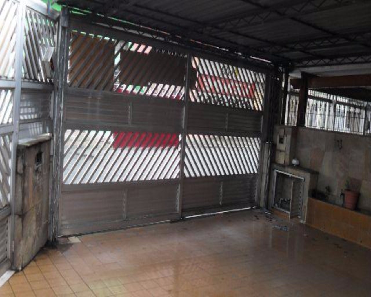 Sobrado à venda com 3 quartos, 200m² - Foto 1