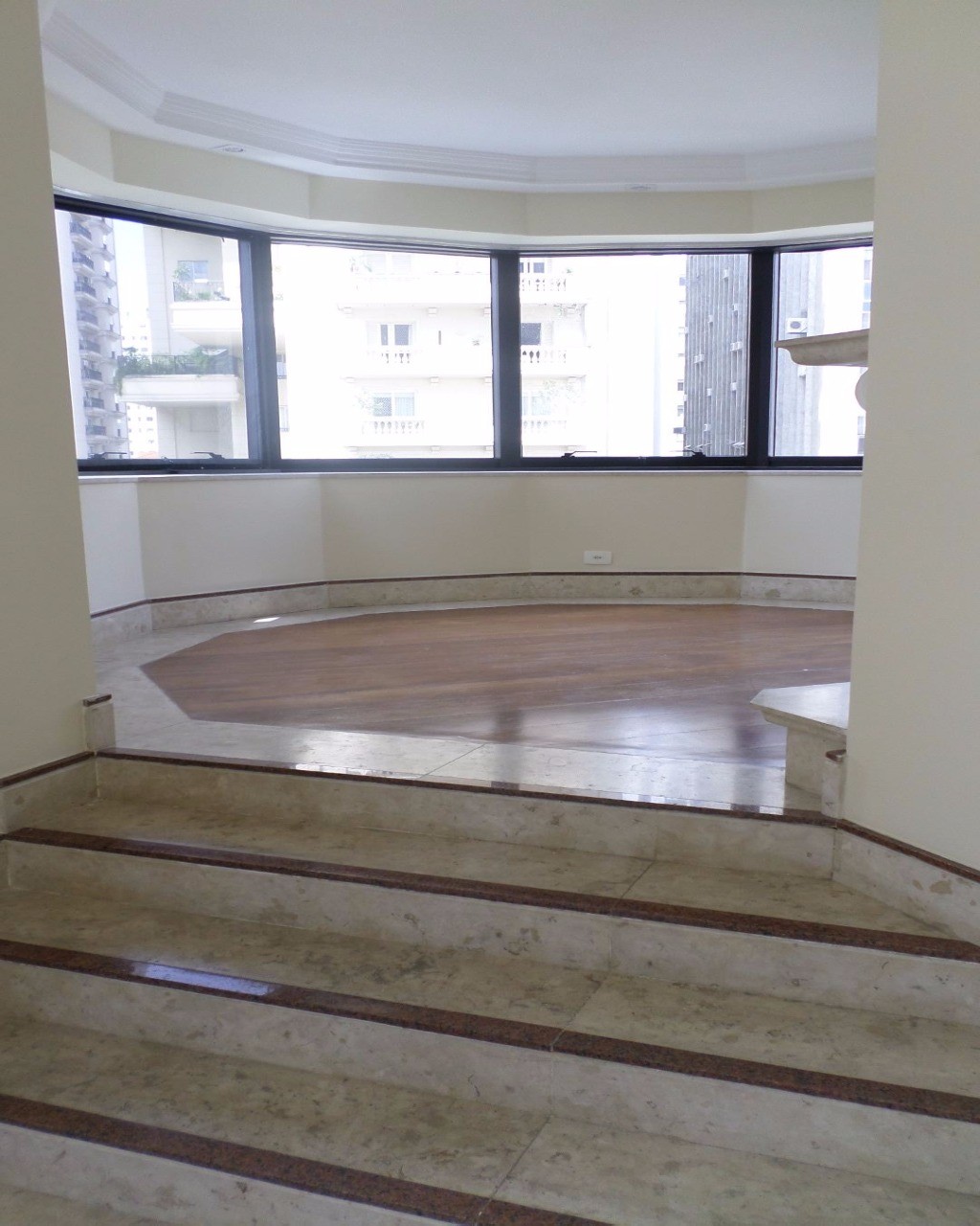 Apartamento para alugar com 3 quartos, 258m² - Foto 8