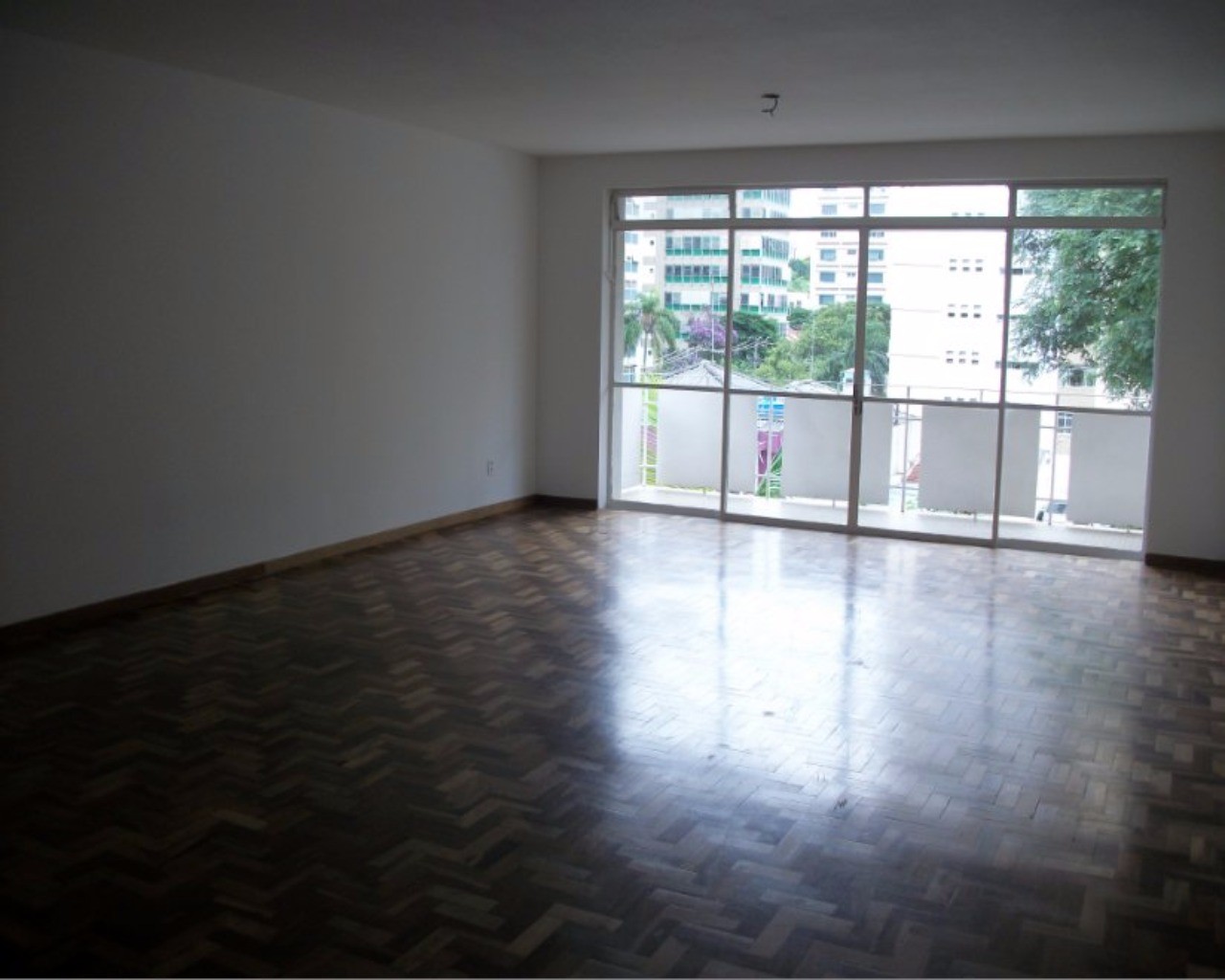 Apartamento para alugar com 2 quartos, 110m² - Foto 1