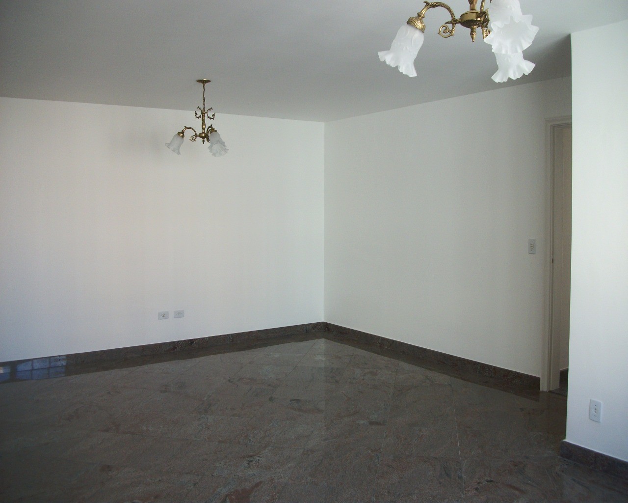 Apartamento para alugar com 2 quartos, 100m² - Foto 12