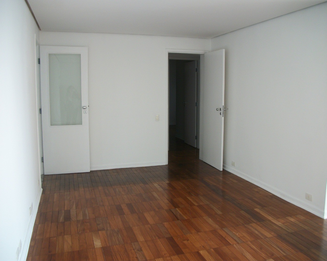 Apartamento para alugar com 3 quartos, 130m² - Foto 2