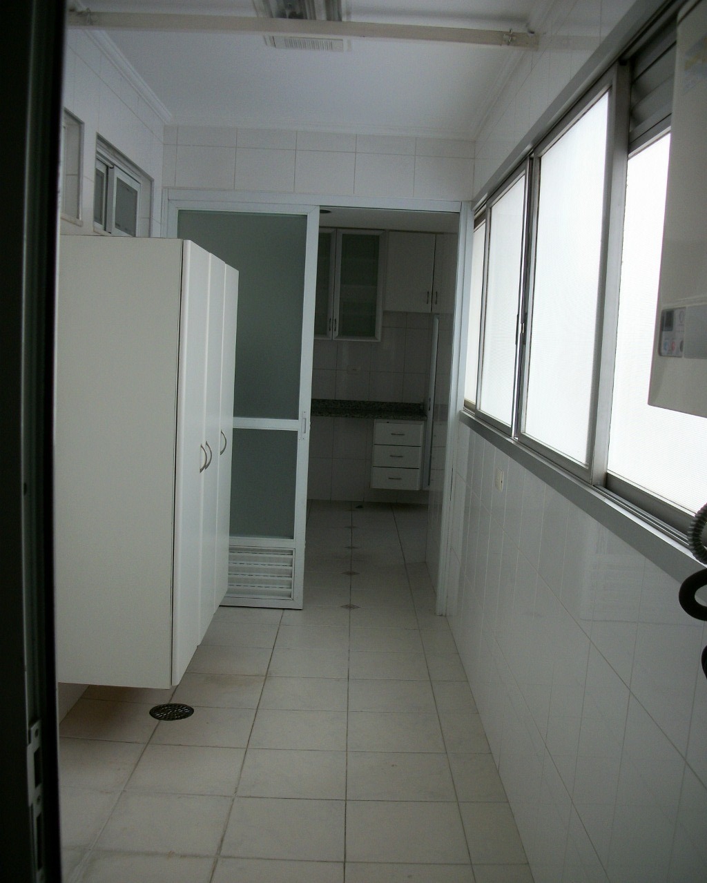 Apartamento para alugar com 3 quartos, 130m² - Foto 13