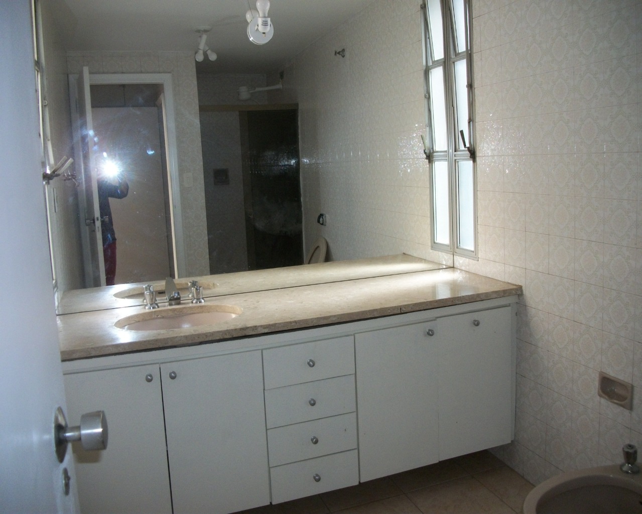 Apartamento para alugar com 2 quartos, 97m² - Foto 9