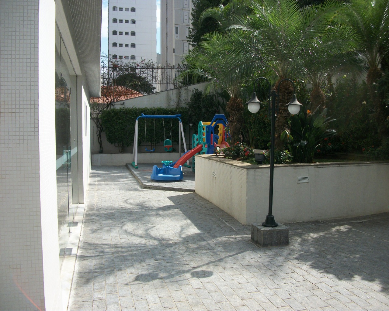 Apartamento para alugar com 2 quartos, 97m² - Foto 22