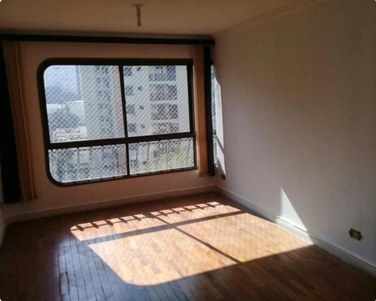 Apartamento para alugar com 4 quartos, 130m² - Foto 1