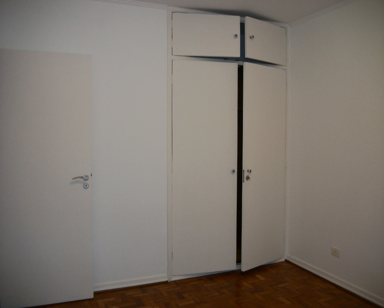 Apartamento para alugar com 2 quartos, 110m² - Foto 16