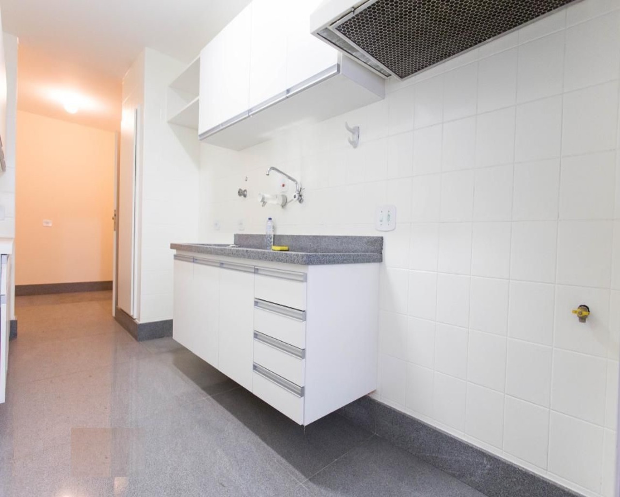 Apartamento para alugar com 3 quartos, 150m² - Foto 15