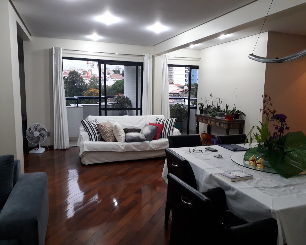 Apartamento à venda com 3 quartos, 220m² - Foto 1