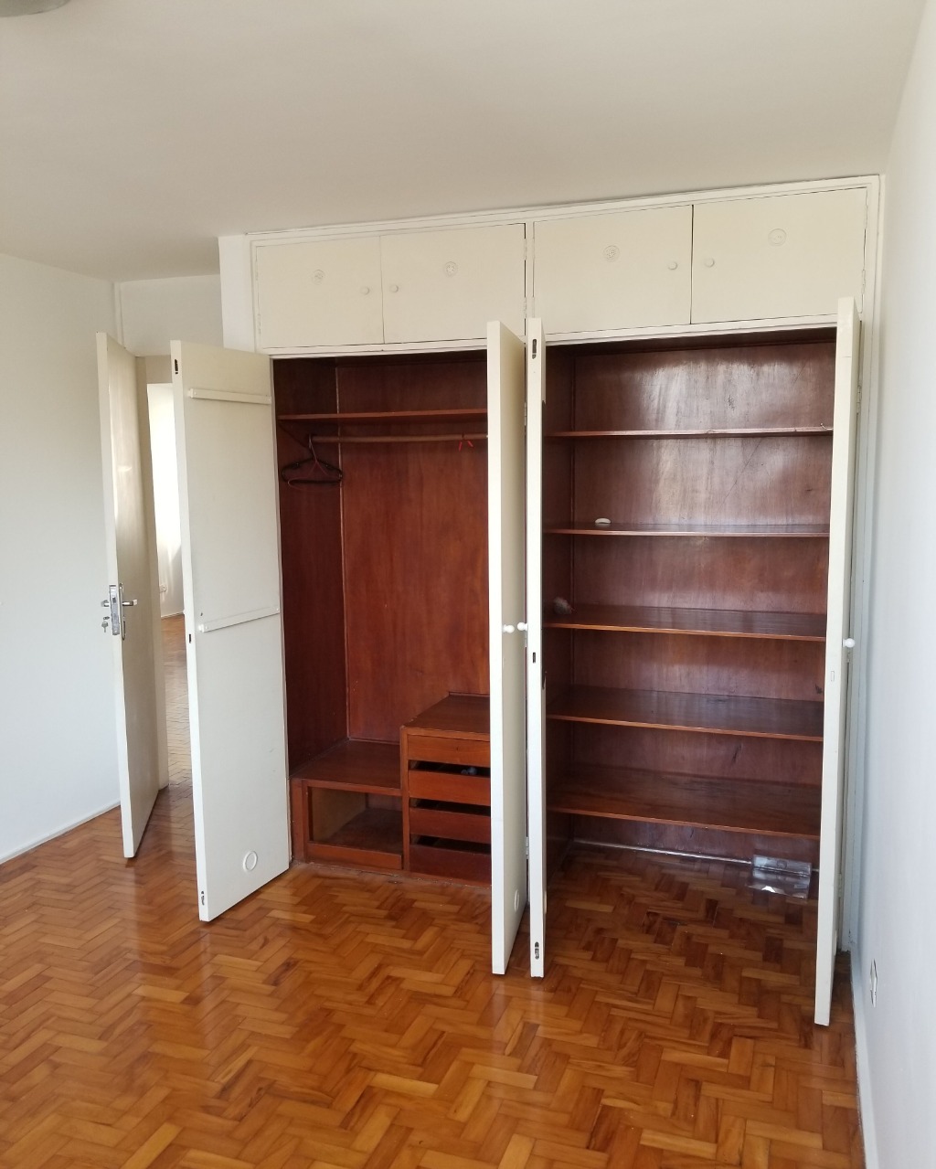 Apartamento à venda com 3 quartos, 118m² - Foto 2