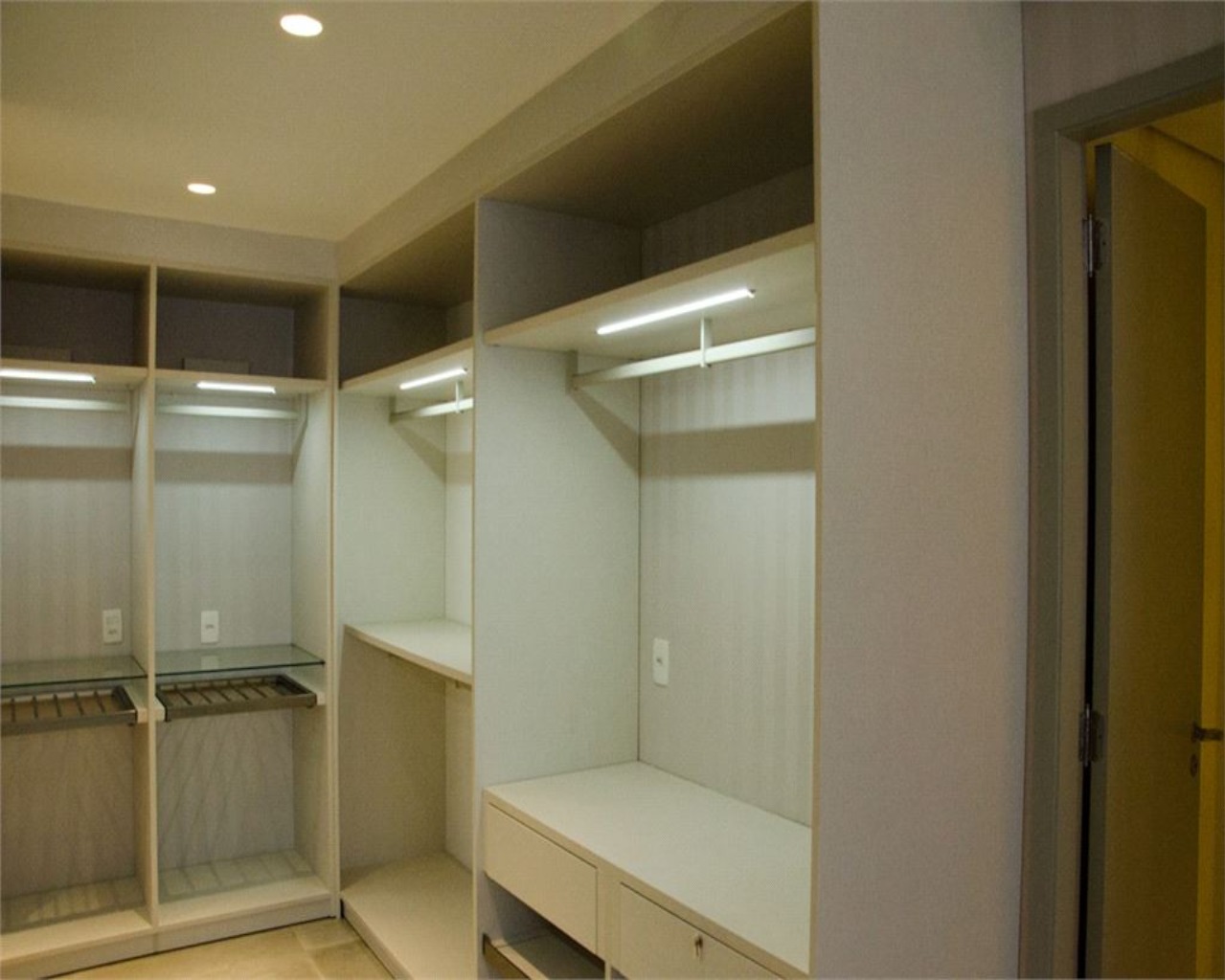 Apartamento à venda com 3 quartos, 210m² - Foto 26